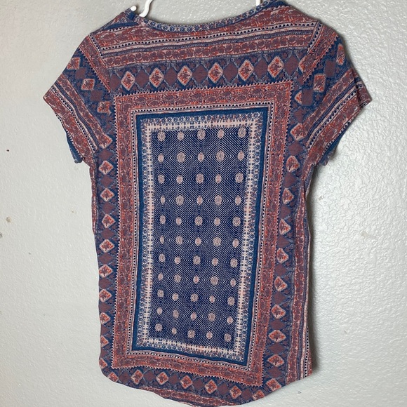 Lucky Brand Women's Blue and Red Geometric Tee - Picture 3 of 3